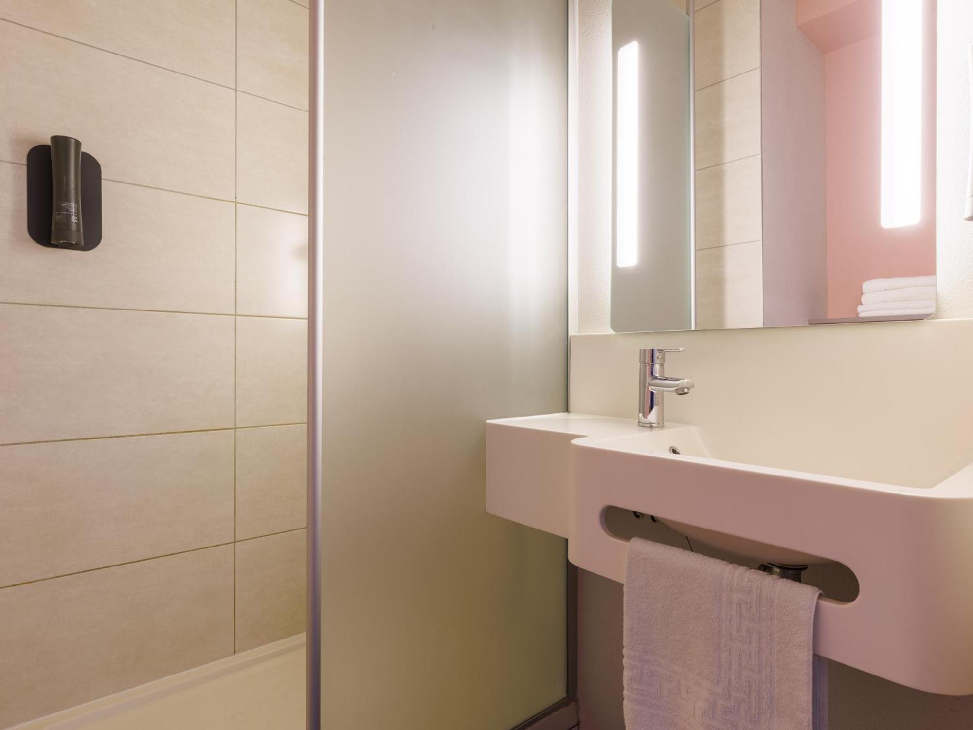 B&B Hotel Clermont-Ferrand Nord 리옴 외부 사진